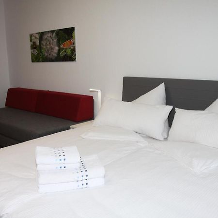 Famos Schlafen Hotell Warburg Eksteriør bilde